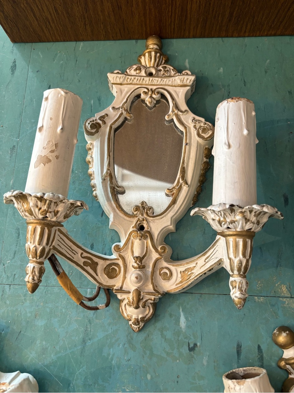 Four antique Victorian French wall sconces light fixtures, two candles mirrored - Picture 3 of 9
